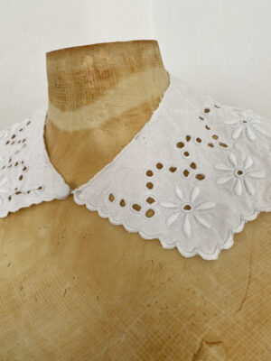 Vintage lace collar - Image 4