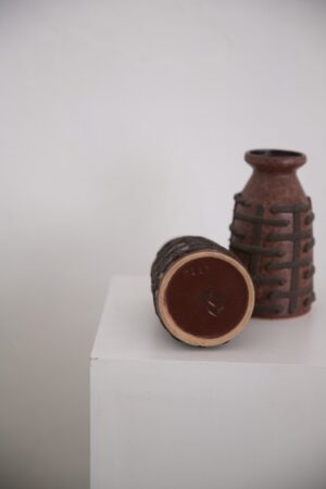 Pair of vintage Strehla vases - Image 5