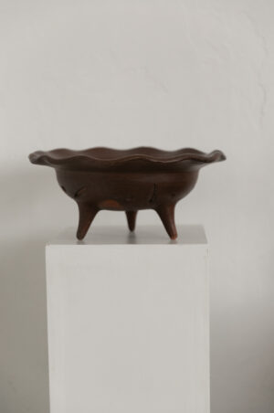 Three-legged stoneware bowl - Image 2