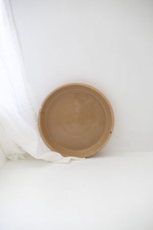 Rustic light-colored terracotta plate - Image 3