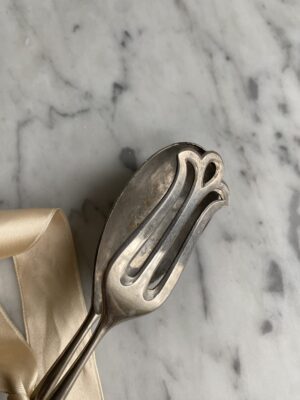 Vintage serving spoon in silver - Image 4