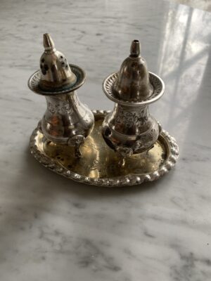 Vintage silver plated salt and Pepper Shaker - Image 6