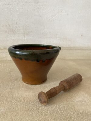 Vintage spanish Mortar & Pestle Caramel Glazed - Image 3
