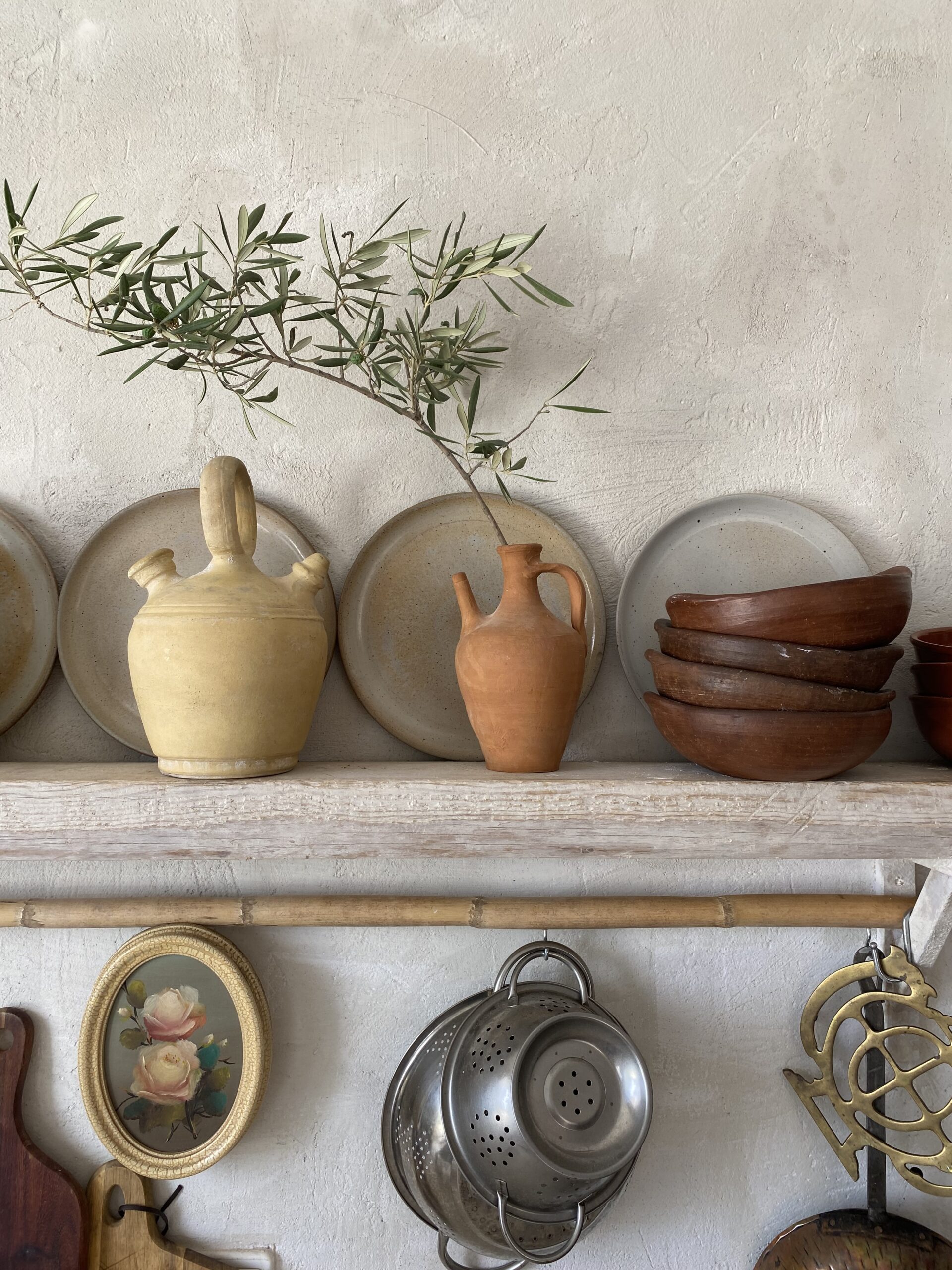 How to decorate with antiques