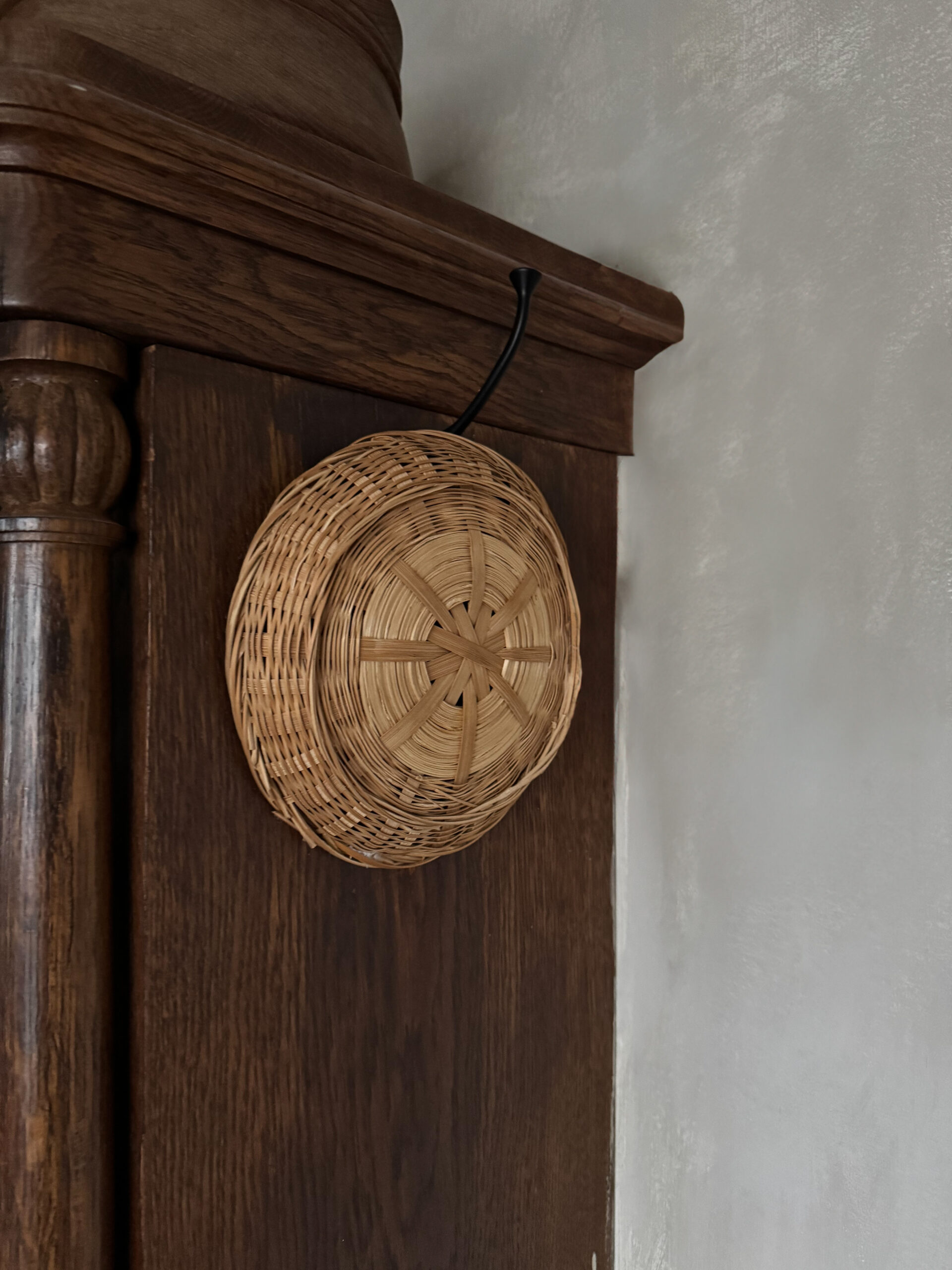 Bucolic straw plate
