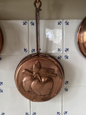 Copper pan adornment