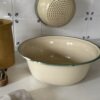 Enamelled bowl