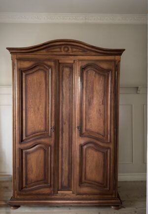 French Oak Linen Cabinet - Closet 1900