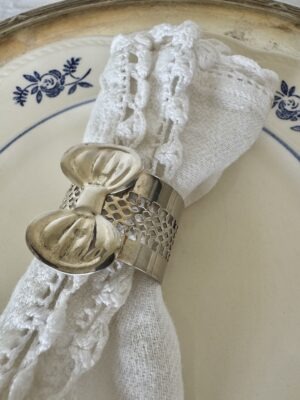 Vintage silver napkin rings with bow - Image 2